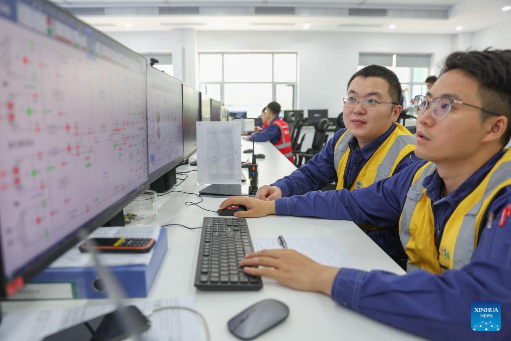 New ultra-high voltage project begins operation to deliver power from Xinjiang to Chongqing