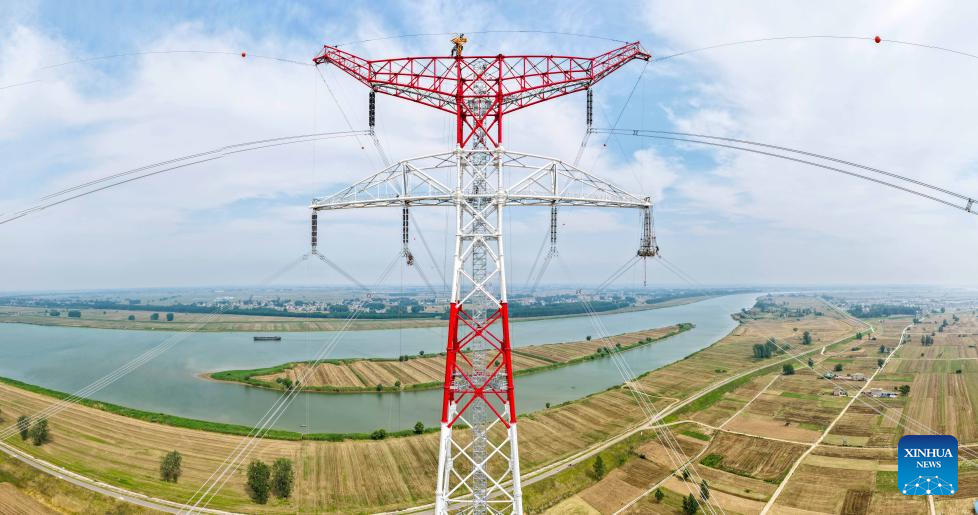 500 kV power transmission project completes Huaihe River crossing in east China