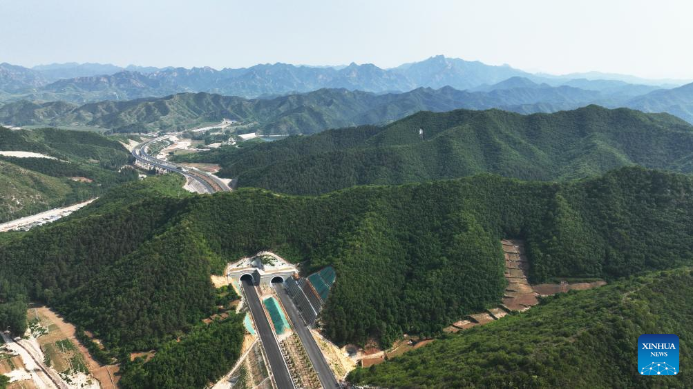 Lingyuan-Suizhong expressway under construction in China's Liaoning