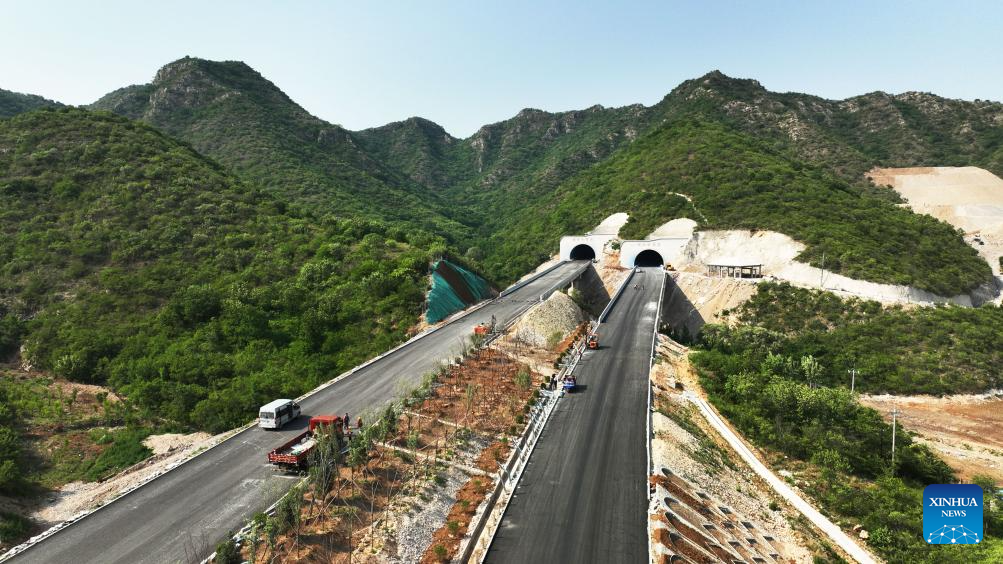 Lingyuan-Suizhong expressway under construction in China's Liaoning
