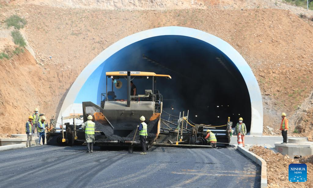 Lingyuan-Suizhong expressway under construction in China's Liaoning