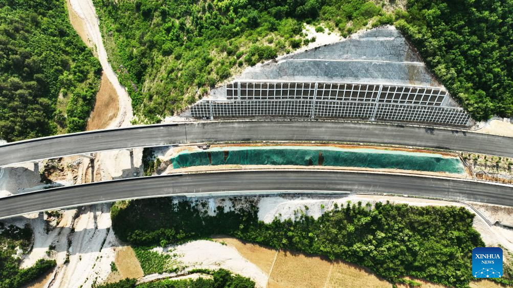 Lingyuan-Suizhong expressway under construction in China's Liaoning