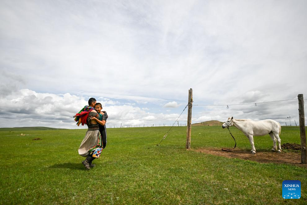 Pic story of Mongolian wrestlers in China's Inner Mongolia