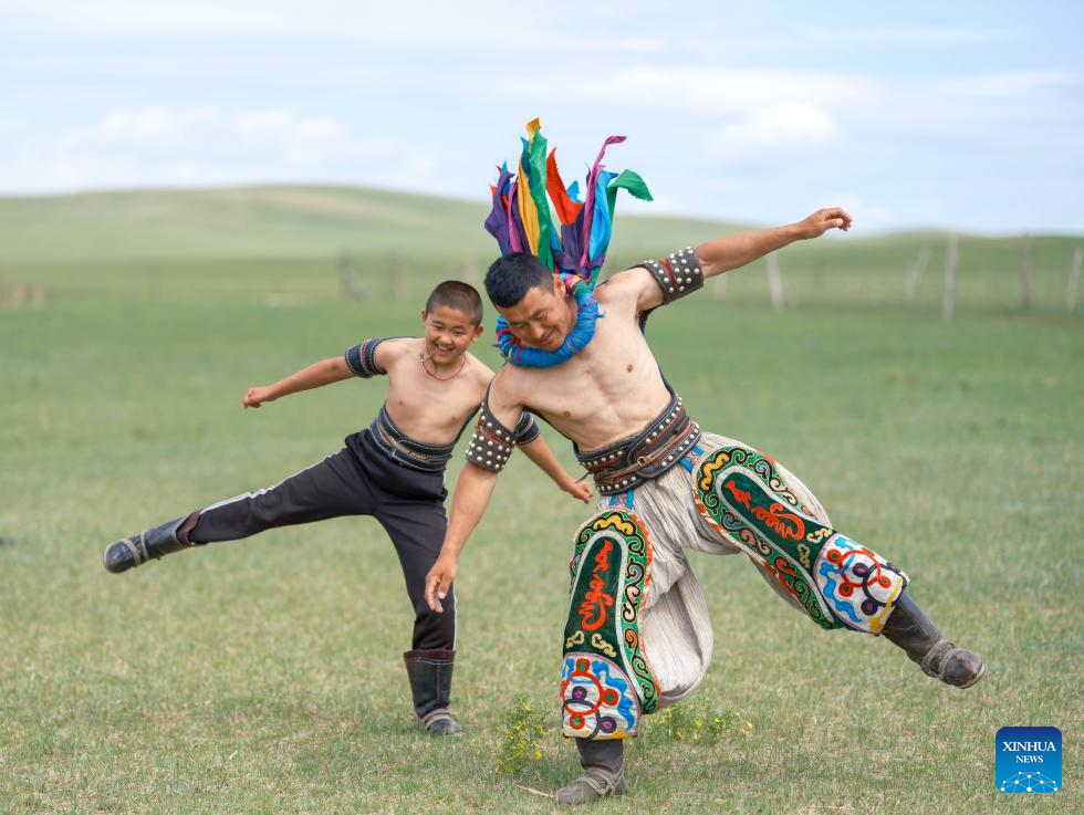 Pic story of Mongolian wrestlers in China's Inner Mongolia