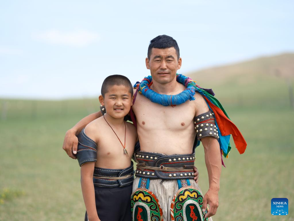 Pic story of Mongolian wrestlers in China's Inner Mongolia