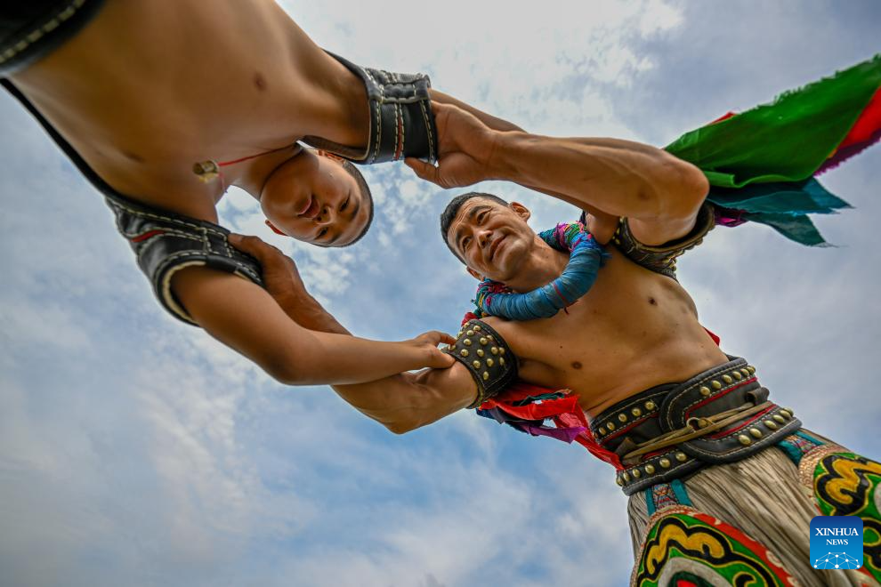 Pic story of Mongolian wrestlers in China's Inner Mongolia