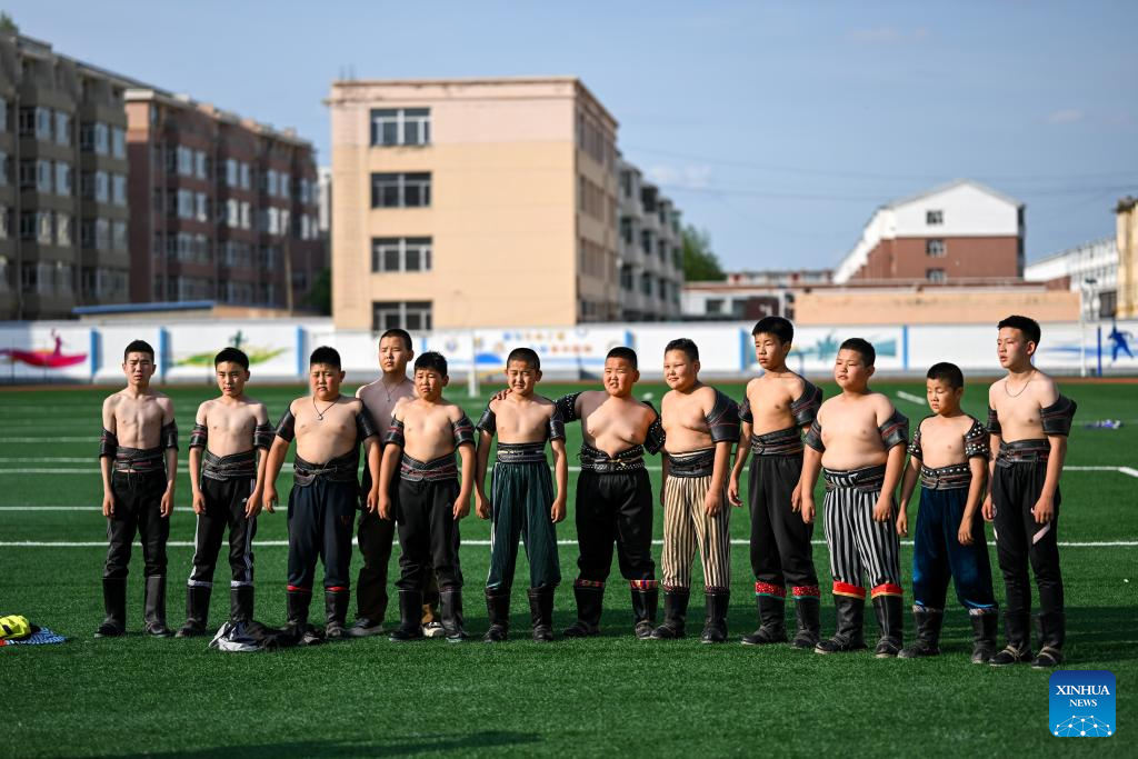 Pic story of Mongolian wrestlers in China's Inner Mongolia