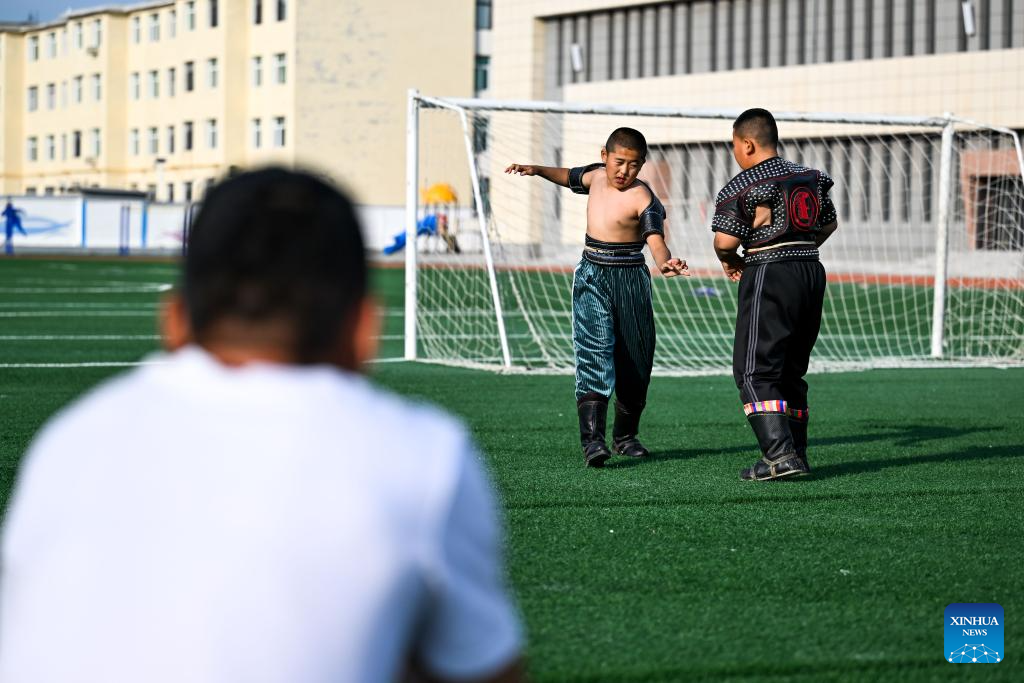 Pic story of Mongolian wrestlers in China's Inner Mongolia