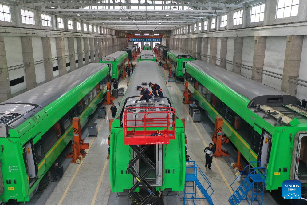 Railway maintenance underway to ensure safe summer travel rush in China's Taiyuan