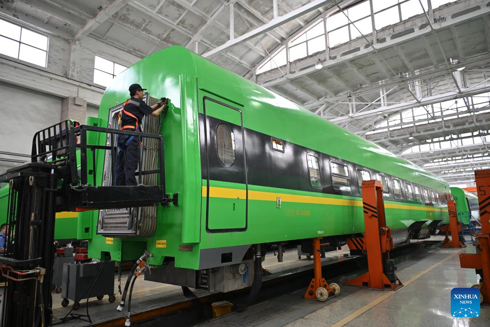 Railway maintenance underway to ensure safe summer travel rush in China's Taiyuan