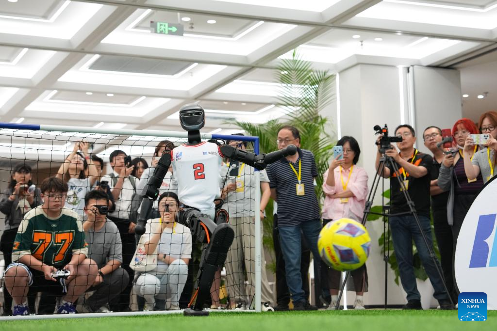 Robot-related industries boom in Beijing