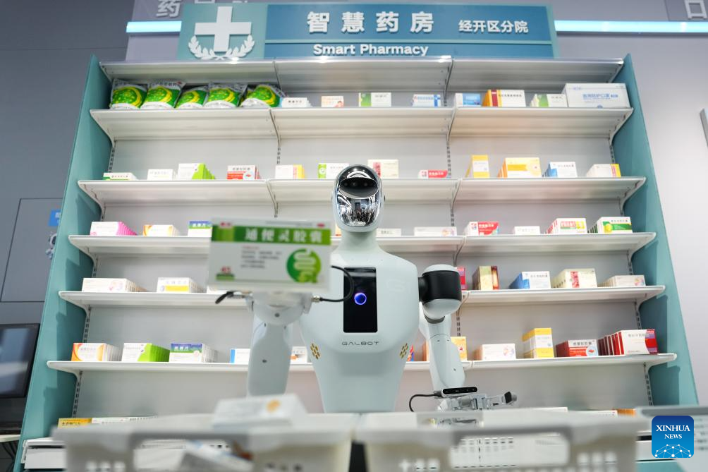 Robot-related industries boom in Beijing
