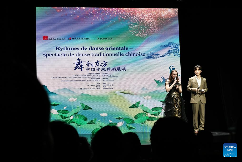 Traditional Chinese dance show staged in Paris