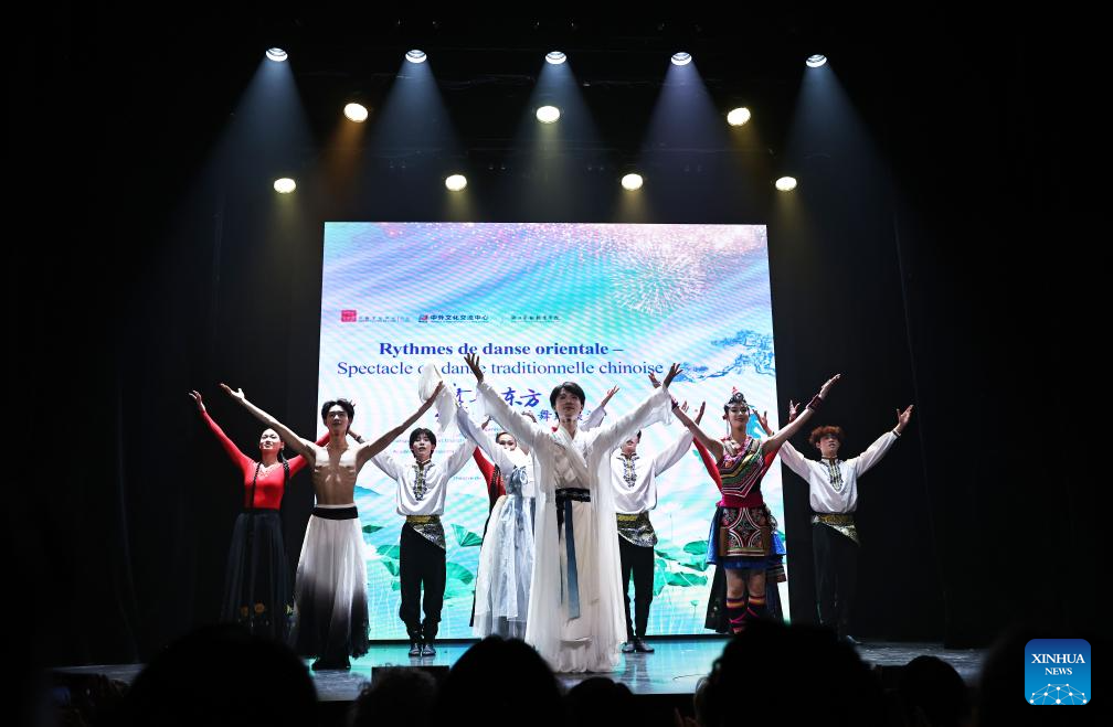 Traditional Chinese dance show staged in Paris