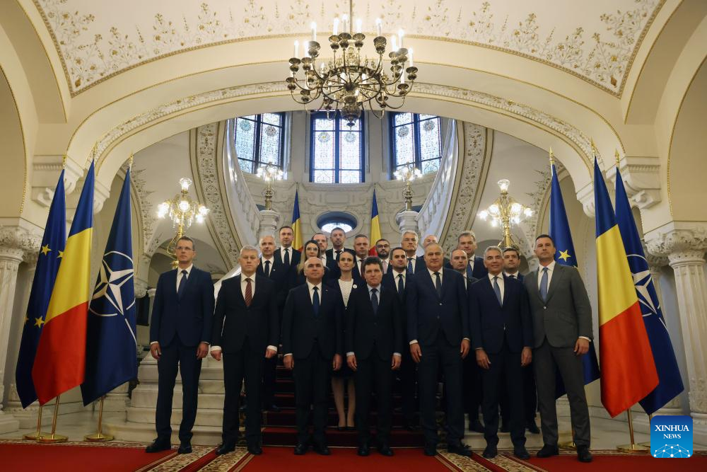 Romania's new government sworn ino w