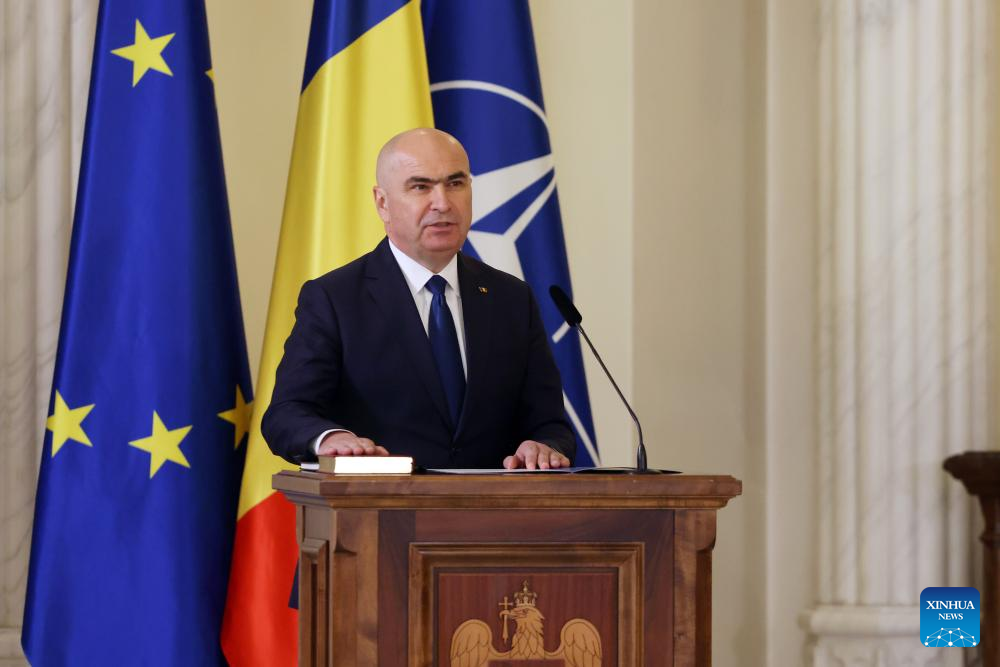 Romania's new government sworn ino w