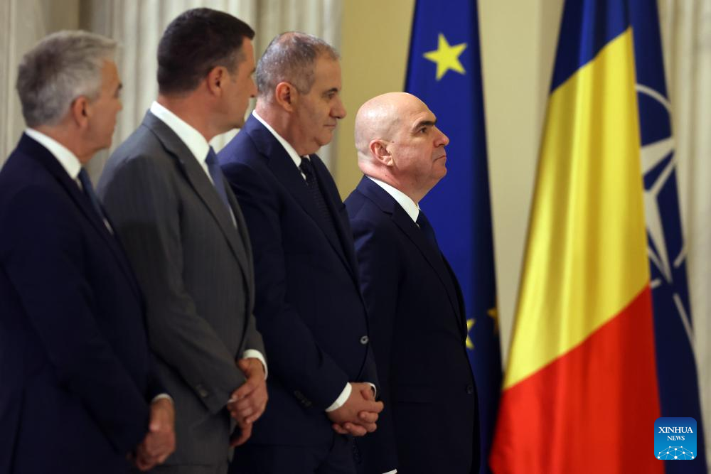 Romania's new government sworn ino w