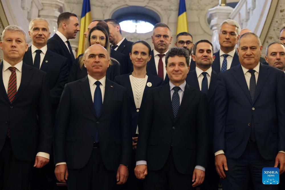Romania's new government sworn ino w