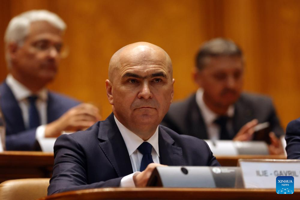 Romania's new government sworn ino w