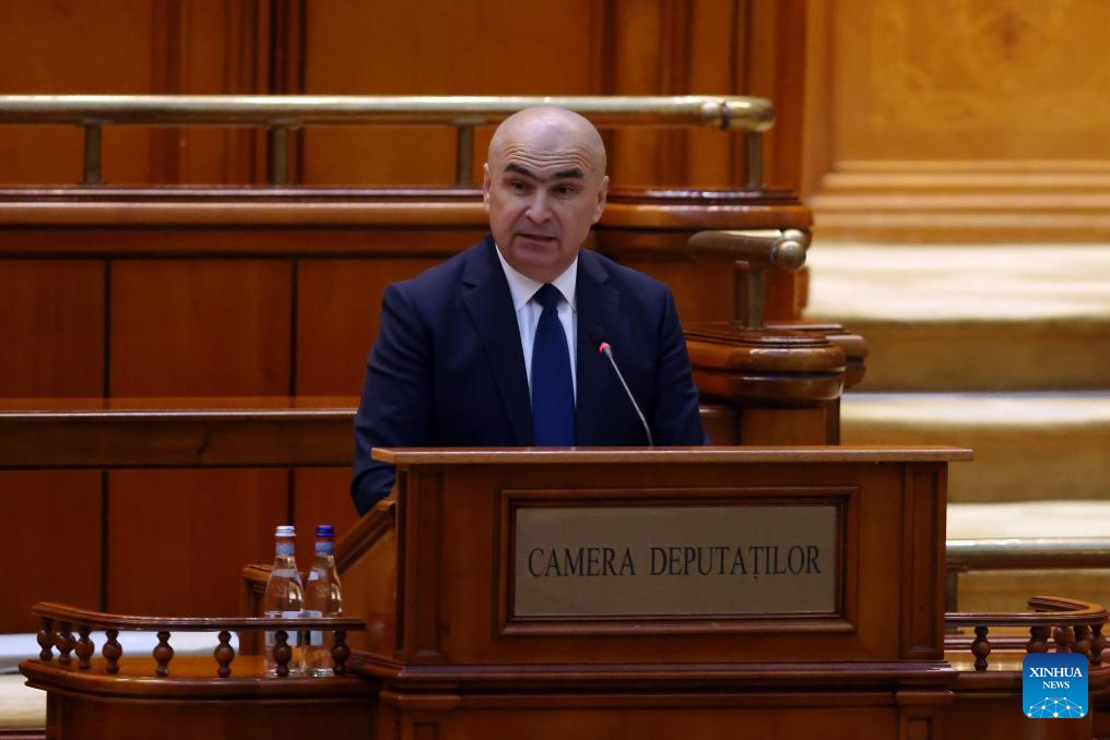 Romania's new government sworn ino w