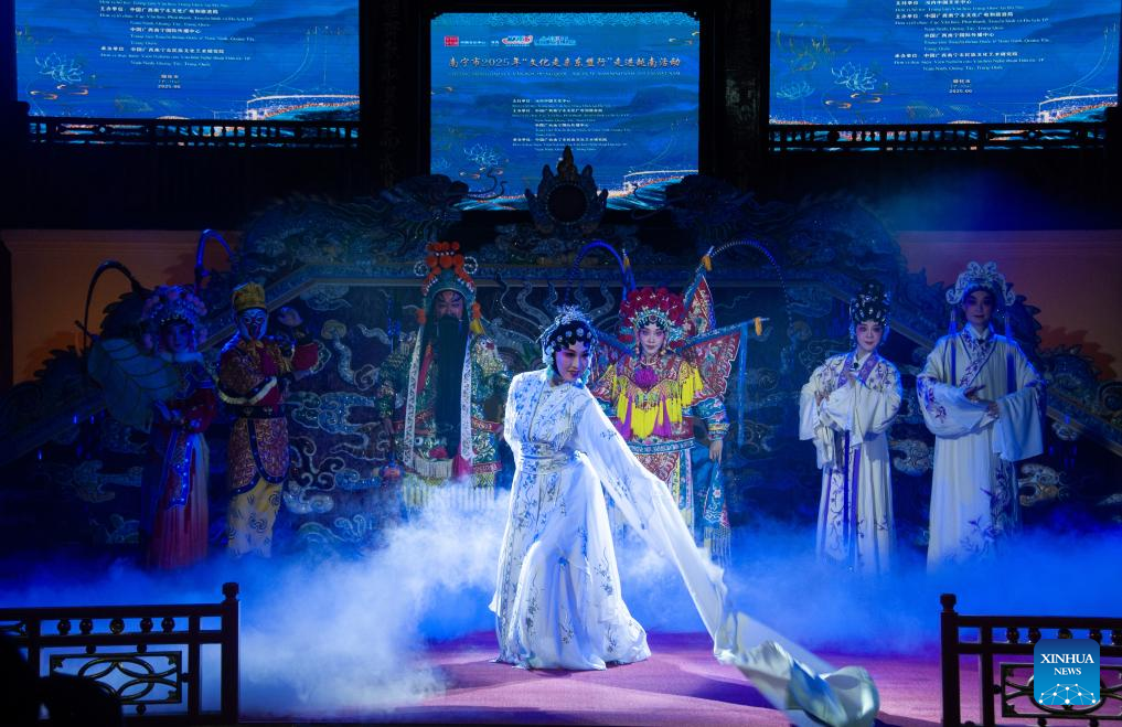 Chinese opera performed in central Vietnam