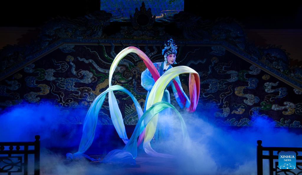 Chinese opera performed in central Vietnam