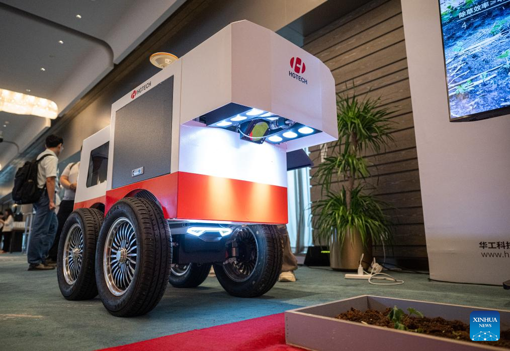 Chinese company unveils smart laser weeding robot