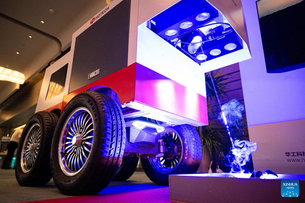 Chinese company unveils smart laser weeding robot