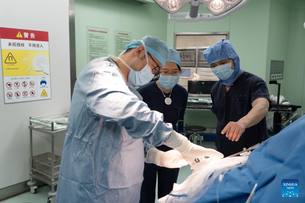 China Focus: Chinese research team launches clinical trial for invasive brain-computer interface