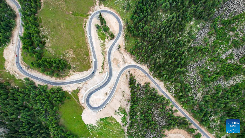 Altay-Hemu highway in northwest China's Xinjiang opens