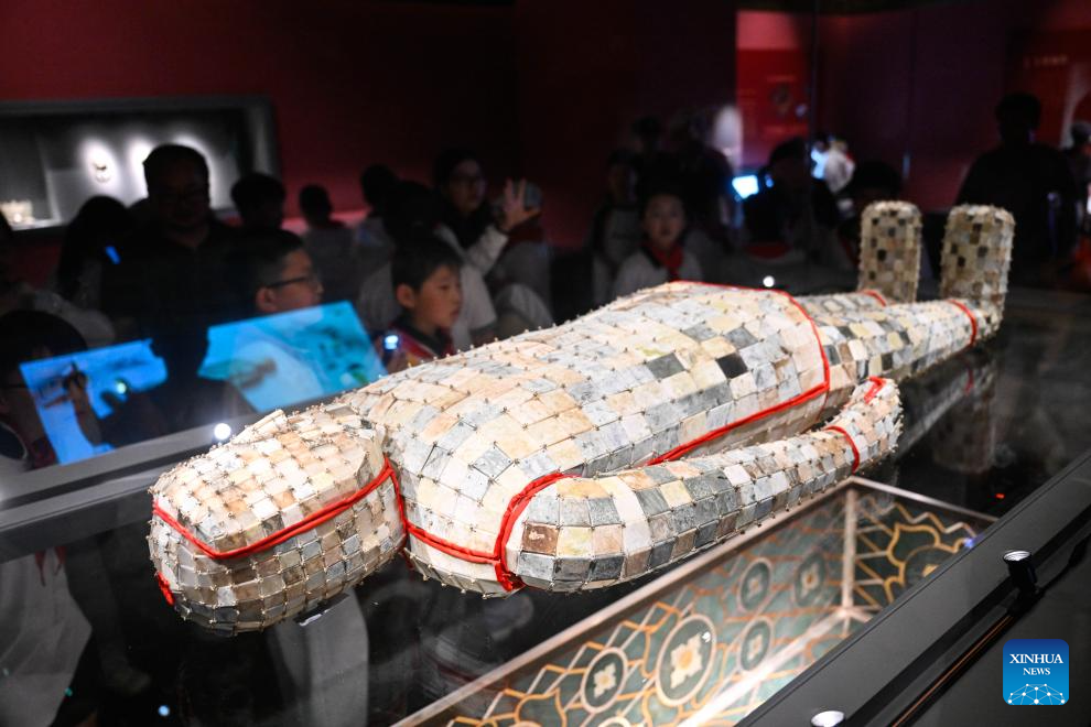 Students visit museum of Han king's mausoleum in Xuyi, China's Jiangsu