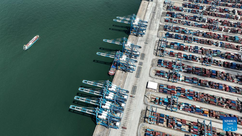 China's landmark trade corridor cargo volume jumps 76.9 pct in H1