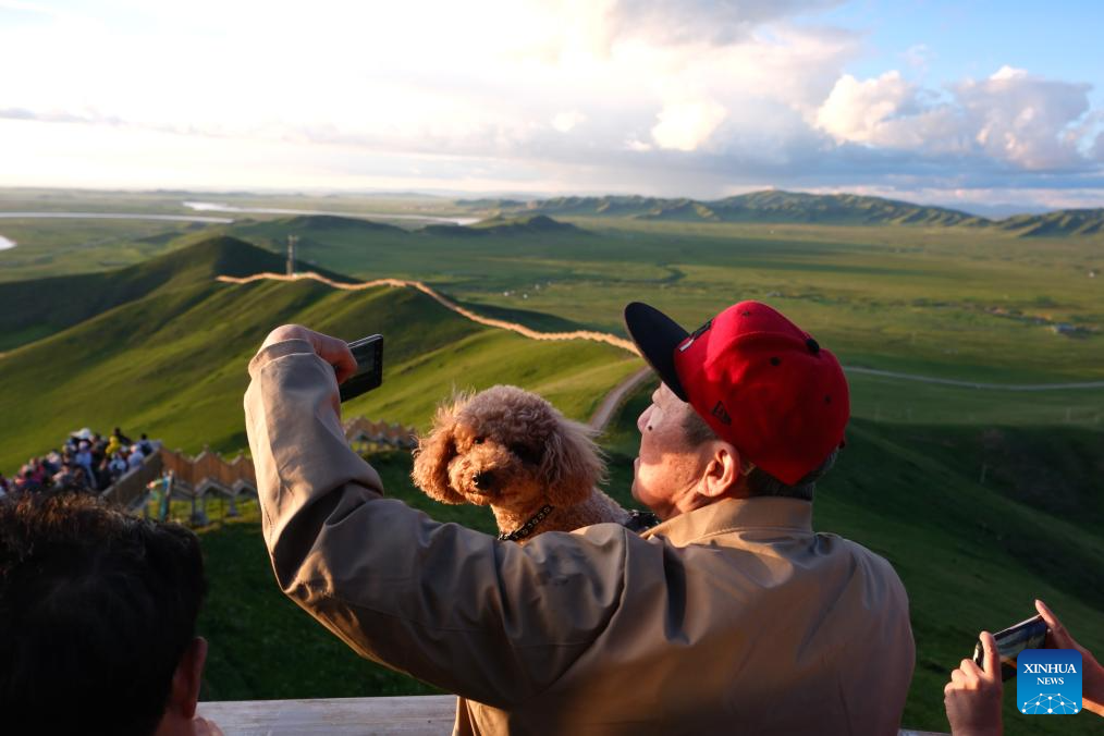 Ruoergai County in Sichuan enters peak summer tourism season