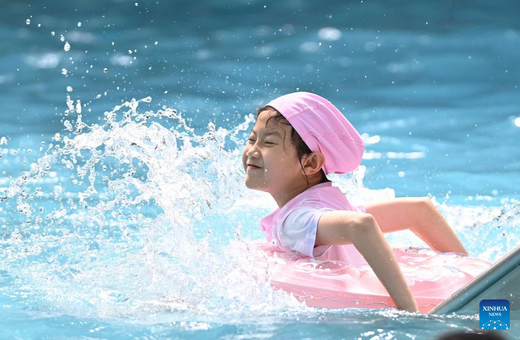 Heatwaves during summer vacation boost cooling economy across China
