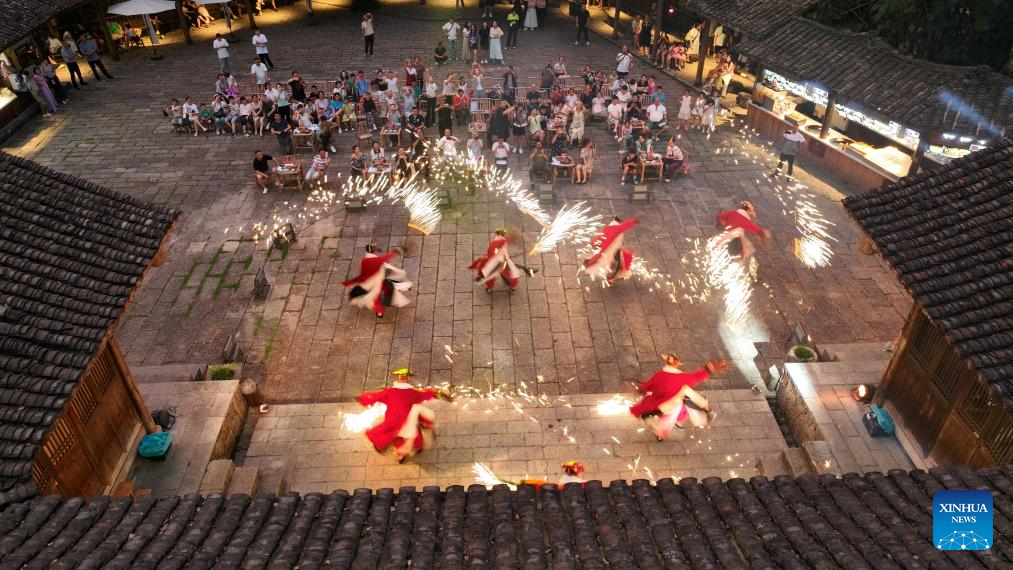Heatwaves during summer vacation boost cooling economy across China