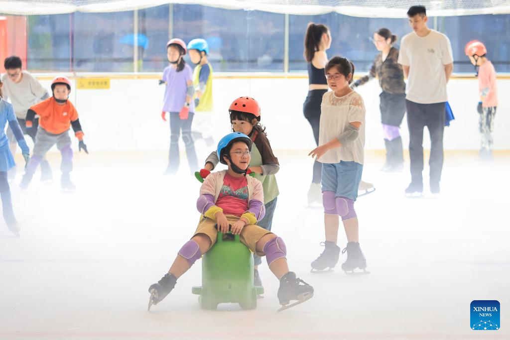 Heatwaves during summer vacation boost cooling economy across China