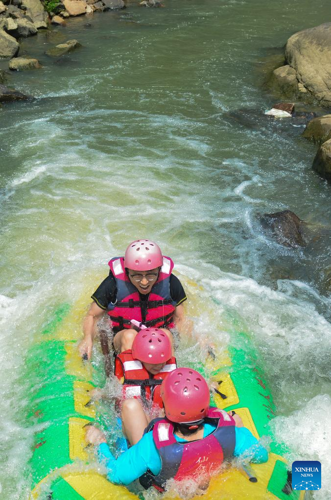 Heatwaves during summer vacation boost cooling economy across China