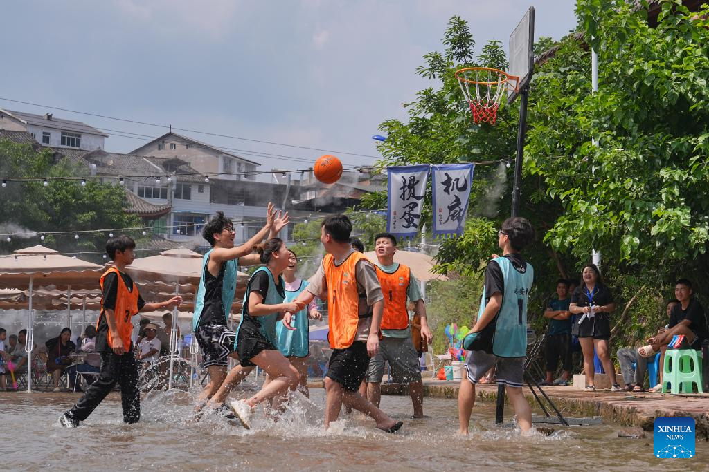 Heatwaves during summer vacation boost cooling economy across China