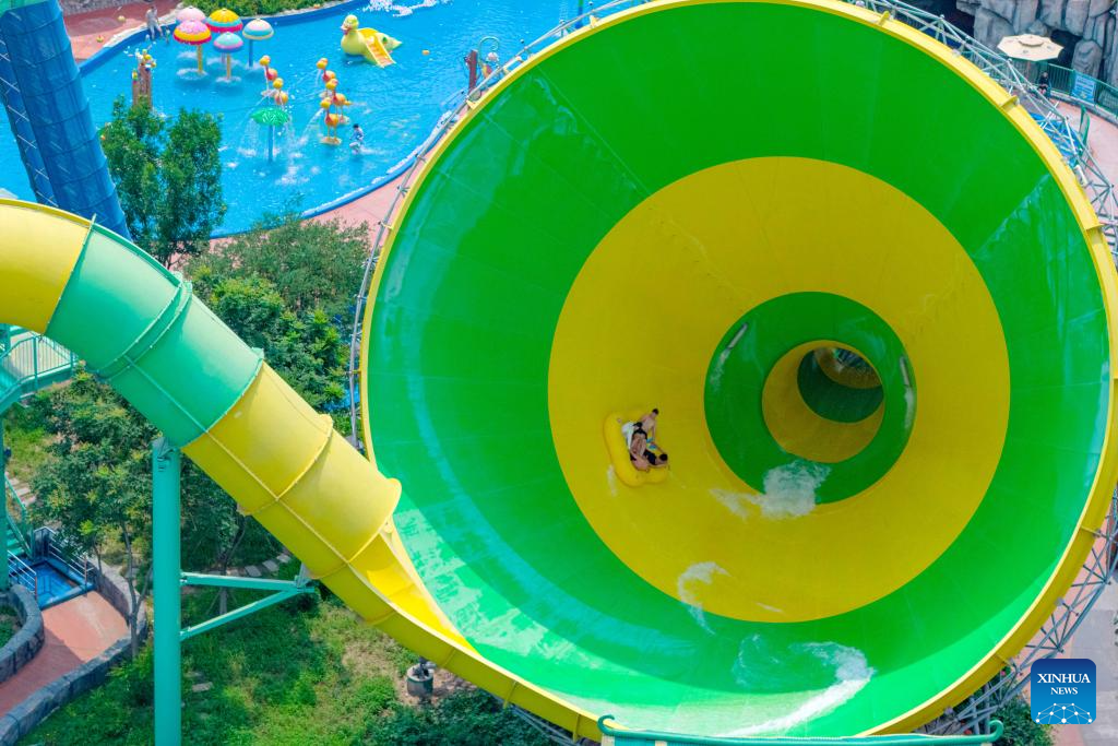 Heatwaves during summer vacation boost cooling economy across China