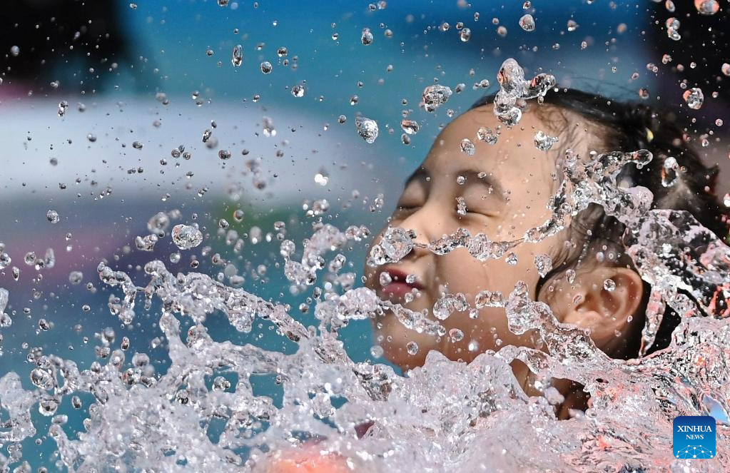 Heatwaves during summer vacation boost cooling economy across China