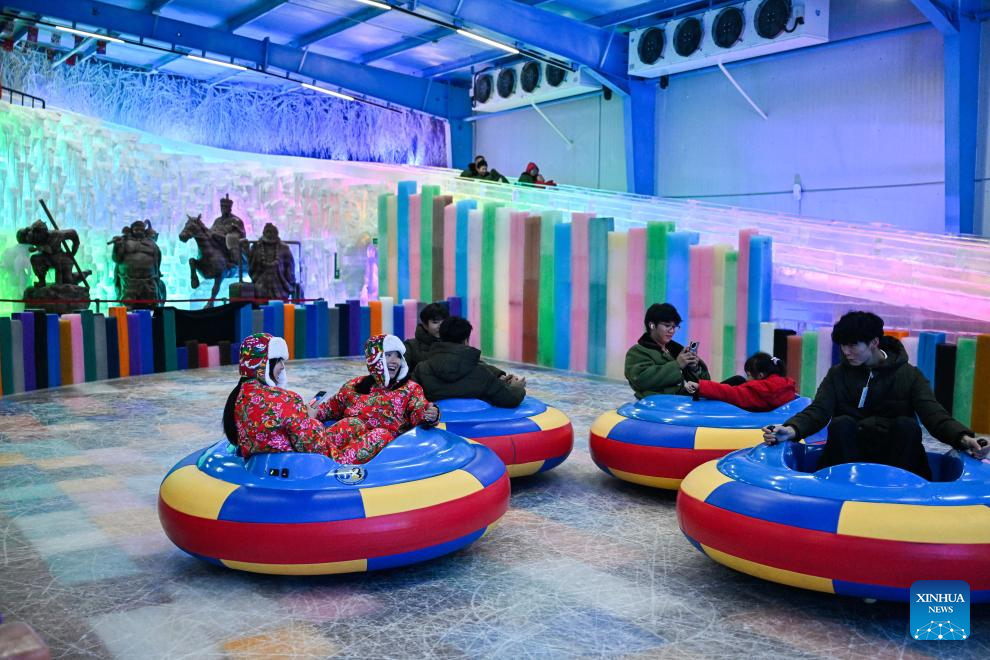 People visit indoor snow and ice world in Huaian, China's Jiangsu