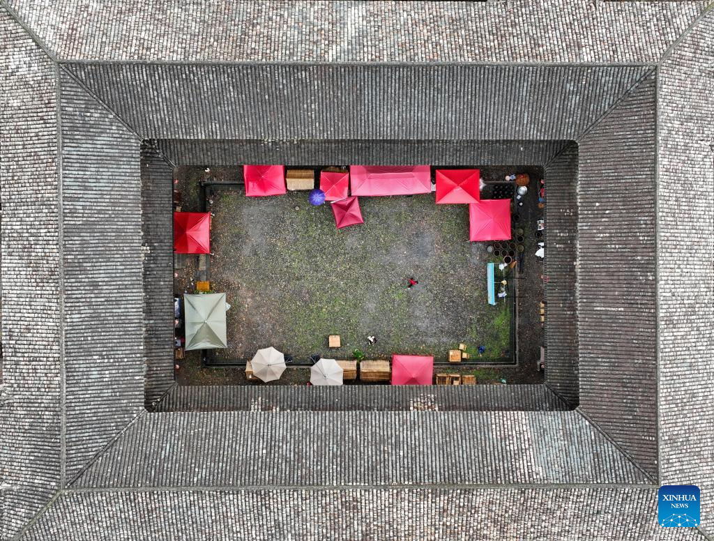 Hakka walled complex in China's Jiangxi attracts tourists