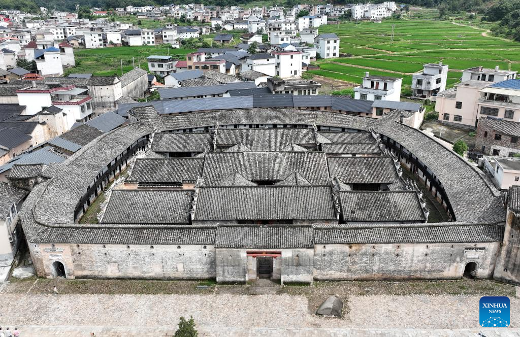 Hakka walled complex in China's Jiangxi attracts tourists