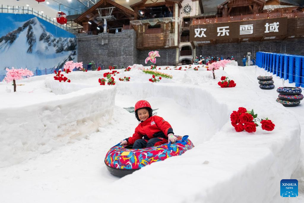 People enjoy themselves at indoor ski resort in Changsha