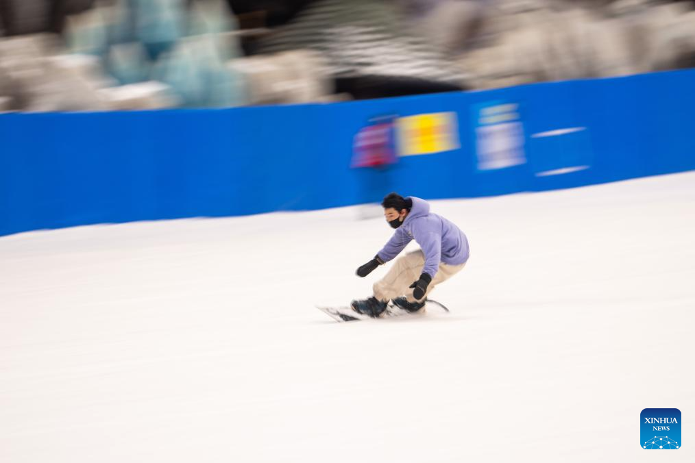 People enjoy themselves at indoor ski resort in Changsha