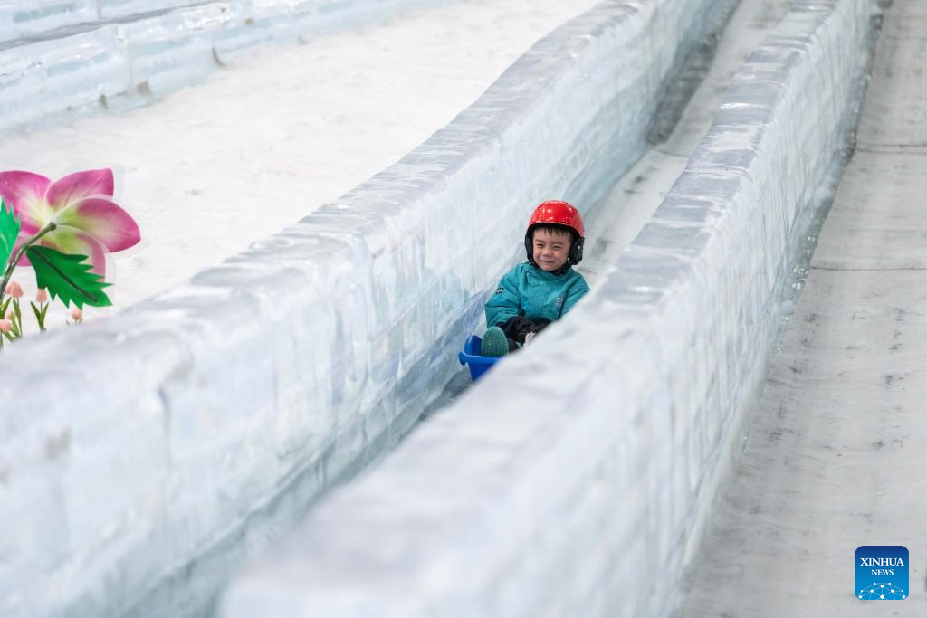 People enjoy themselves at indoor ski resort in Changsha