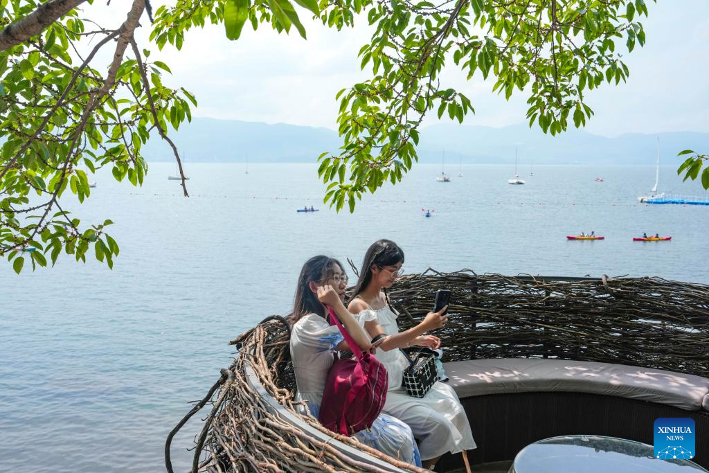 Summer tourism booms in Yunnan's scenic areas