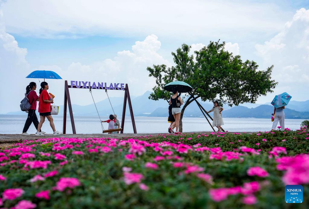 Summer tourism booms in Yunnan's scenic areas