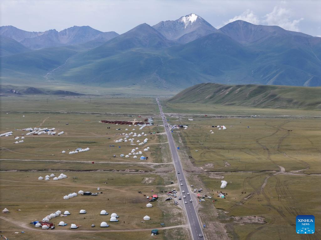 China's Duku Highway sees tourism boom in summer
