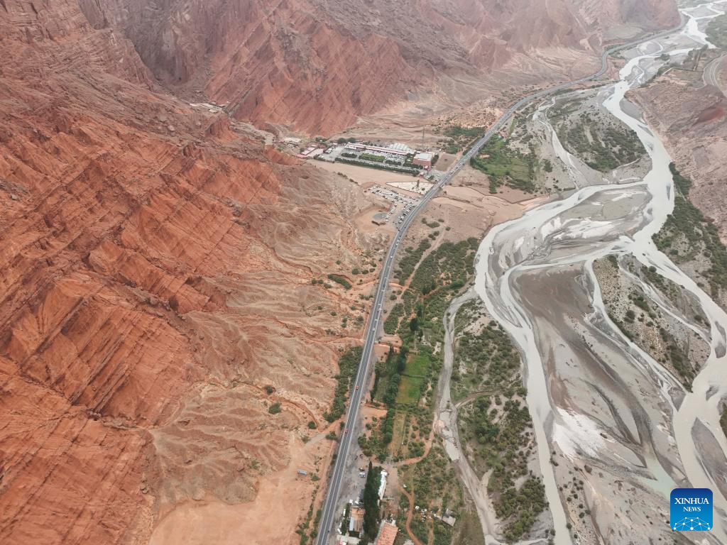 China's Duku Highway sees tourism boom in summer